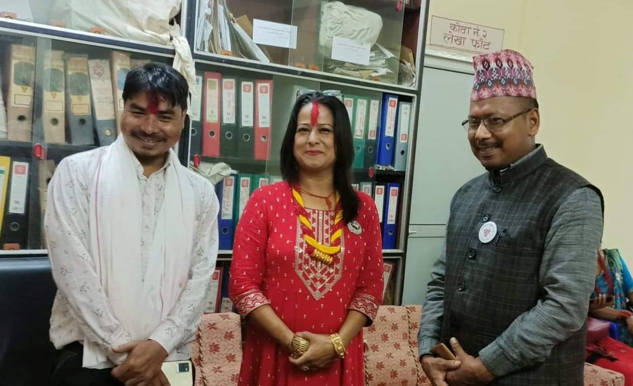 मनोनयन दर्तापछि रेशम पत्नी रञ्जिताले भनिन्, ‘मुख्य एजेण्डा टीकापुर राजबन्दी रिहाइ’